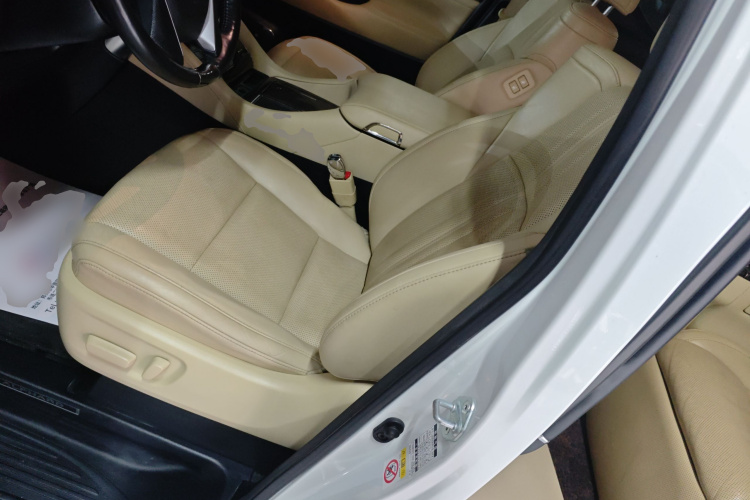 丰田 埃尔法 2018款 改款 3.5L 尊贵版中控内饰19