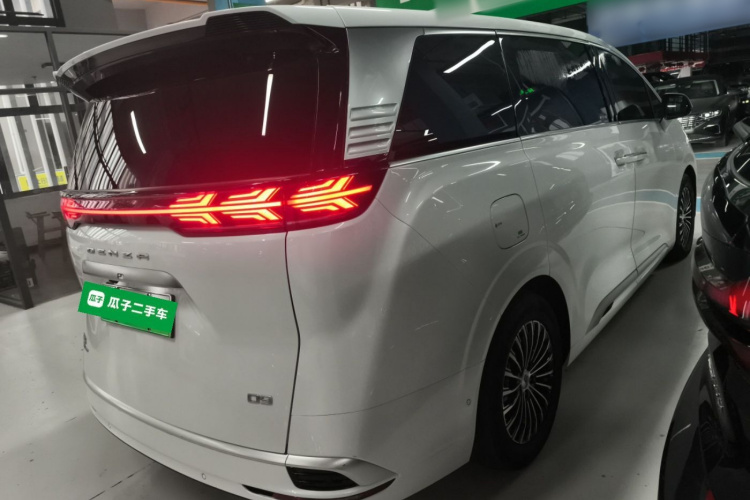 腾势D9 2022款 DM-i 970 四驱旗舰型车身外观7