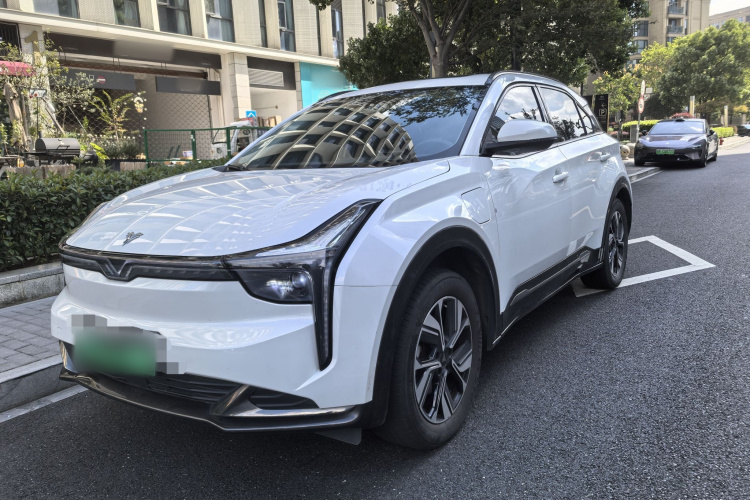 哪吒汽车 哪吒U 2022款 智500 磷酸铁锂车身外观1