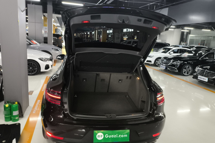 保时捷 2016款 Macan 2.0T机舱底盘23