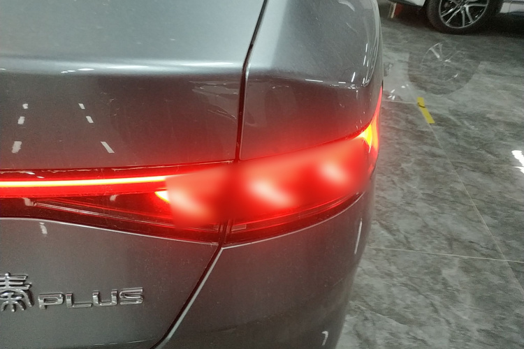 比亚迪 秦PLUS 2024款 荣耀版 DM-i 55KM领先型车身外观9