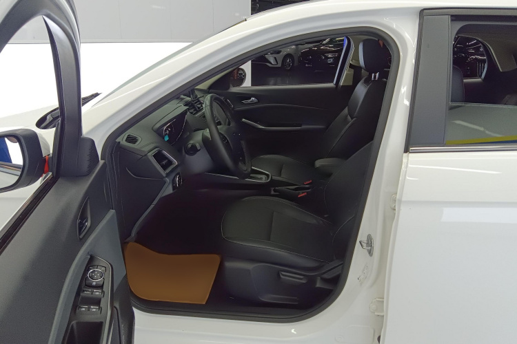 福特 福睿斯 2015款 1.5L 自动时尚型中控内饰19