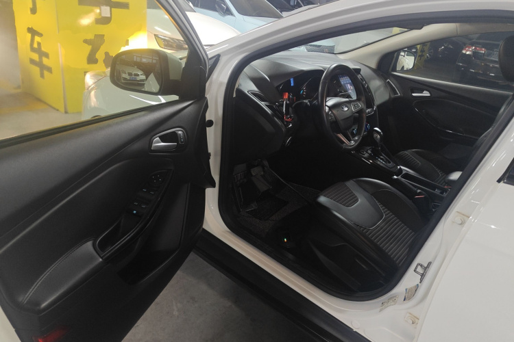 福特 福克斯 2018款 三厢经典 1.6L 自动风尚型智行版中控内饰20