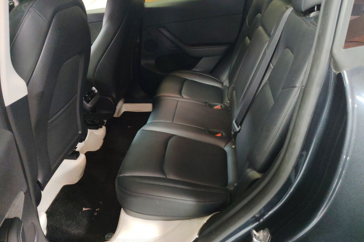 特斯拉 Model Y 2024款 后轮驱动版中控内饰7004