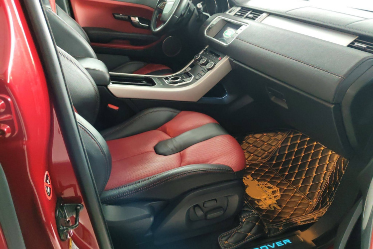 路虎 揽胜极光(进口) 2015款 2.0T 5门耀动版中控内饰7009