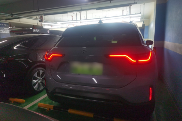 蔚来ES6 2020款 600KM 运动版车身外观6