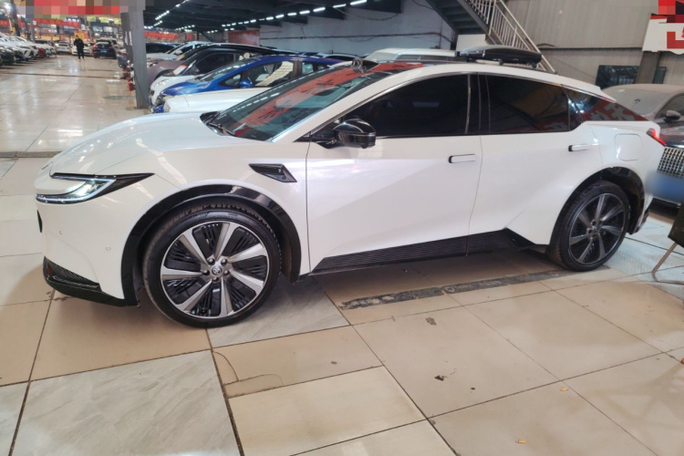 丰田bZ5 2025款 550 PRO智行版车身外观4