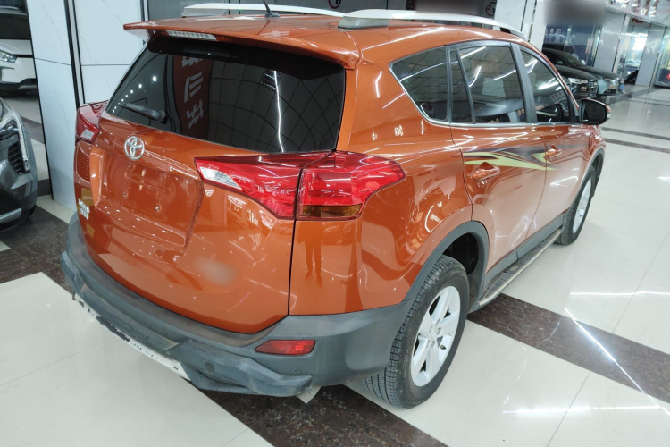 丰田 RAV4荣放 2013款 2.0L CVT四驱风尚版车身外观7