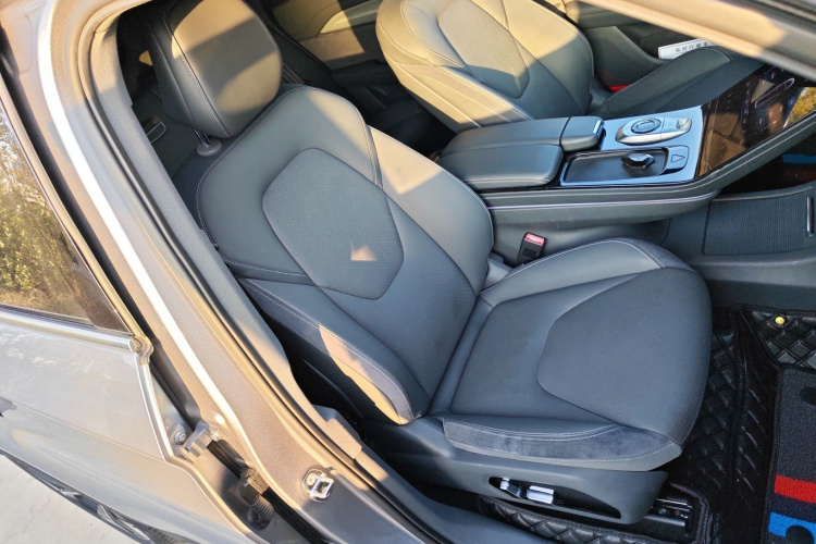 ARCFOX极狐 极狐 阿尔法T(ARCFOX αT) 2021款 653S+ 160kW局部细节41