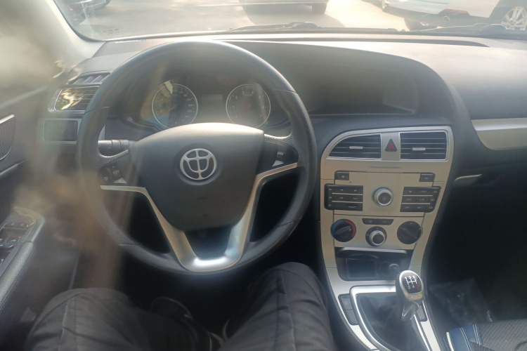 中华H530 2017款 1.6L 手动舒适型中控内饰7003