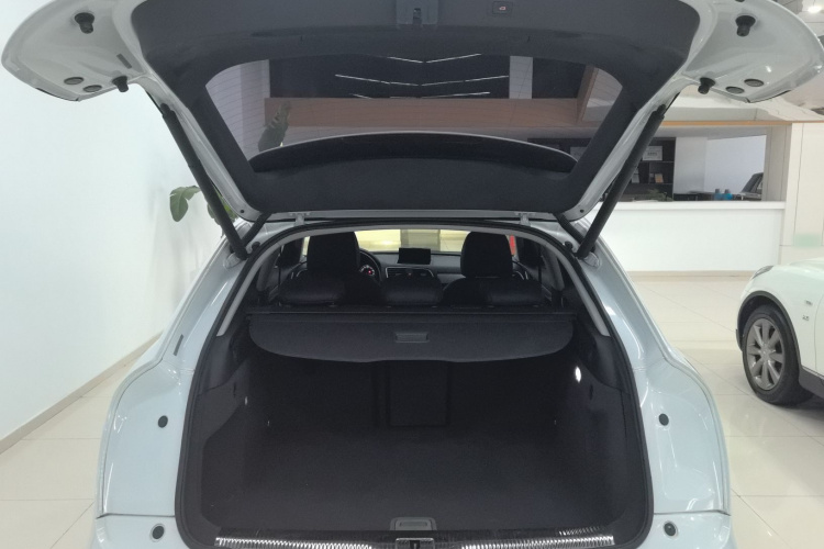 奥迪Q3 2018款 30周年年型 35 TFSI 时尚型机舱底盘23