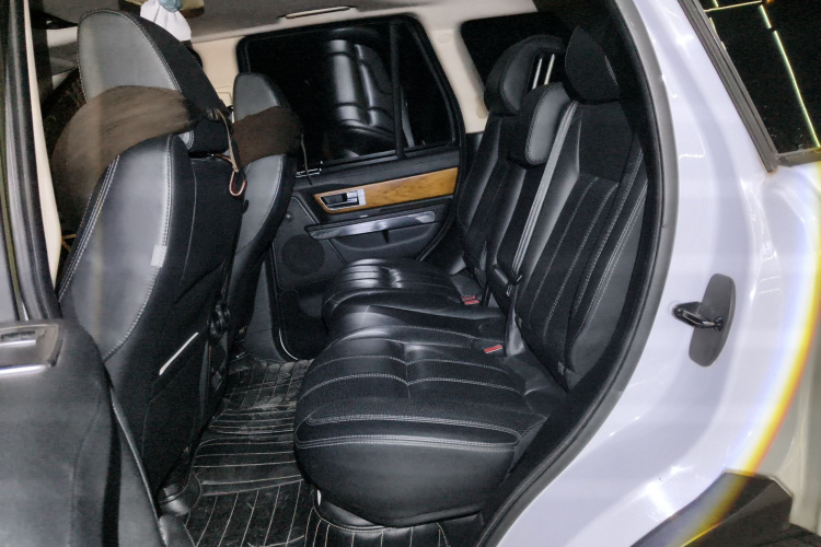 路虎 揽胜运动版 2013款 3.0 TDV6 柴油版中控内饰7004