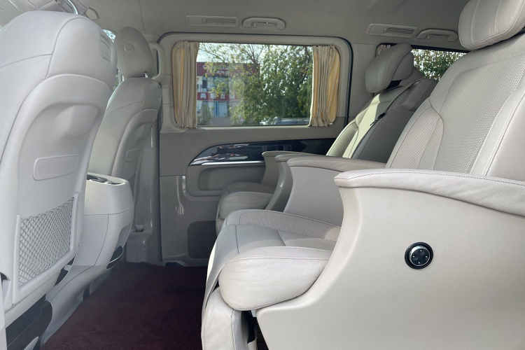 奔驰V级 2016款 V 260 领航版中控内饰7002