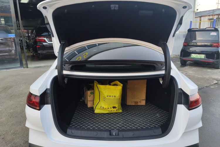 比亚迪 秦L 2024款 DM-i 120KM领先型机舱底盘23