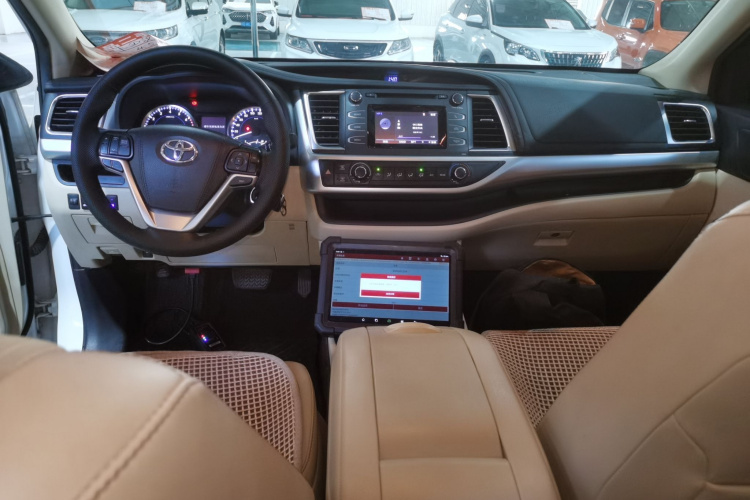 丰田 汉兰达 2021款 2.0T 两驱精英版 7座中控内饰12