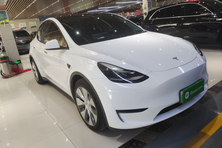 特斯拉 Model Y 2021款 标准续航后驱版车身外观3
