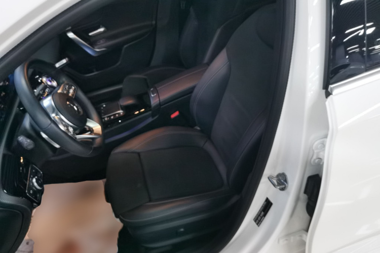 奔驰A级 2022款 改款三 A 200 L 运动轿车时尚型中控内饰19