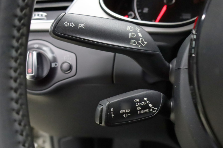 奥迪A4L 2016款 35 TFSI 典藏版 自动标准型中控内饰7006