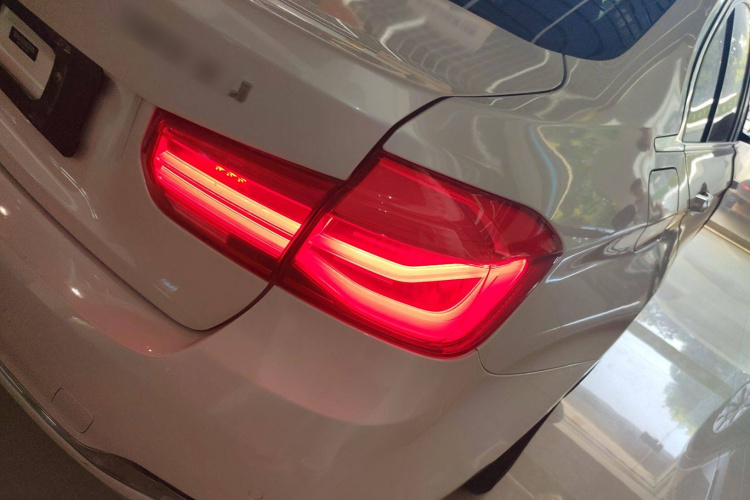 宝马3系 2017款 320Li 时尚型车身外观9