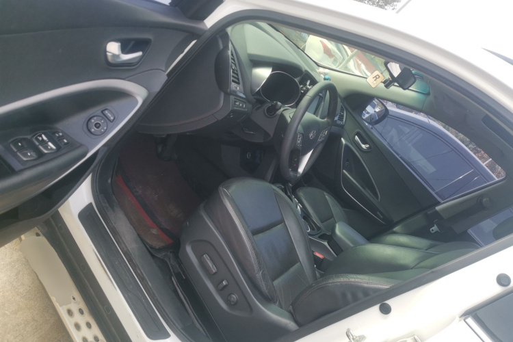 现代 胜达 2015款 2.4L 自动两驱智能型 5座中控内饰20