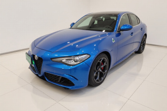 阿尔法·罗密欧 Giulia朱丽叶 2017款 2.0T 200HP 豪华版