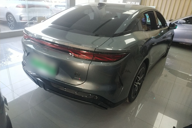 比亚迪 汉L 2025款 DM-p 四驱激光雷达旗舰型车身外观7