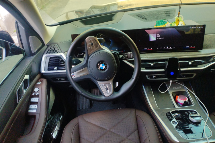 宝马X5 2023款 xDrive 30Li 尊享型M运动套装中控内饰13