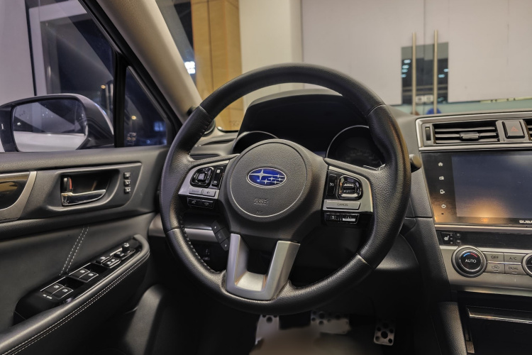 斯巴鲁 力狮 2016款 2.5i 全驱荣耀版中控内饰7010