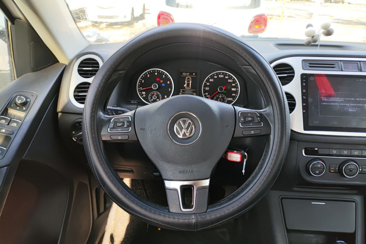大众 途观 2015款 1.8TSI 自动两驱舒适版中控内饰13