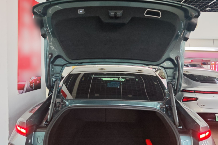 小鹏P7 2023款 P7i 610 鹏翼性能版局部细节23