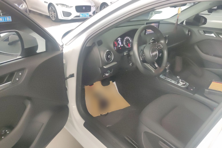 奥迪A3 2020款 改款 Sportback 35 TFSI 进取型 国VI中控内饰7003