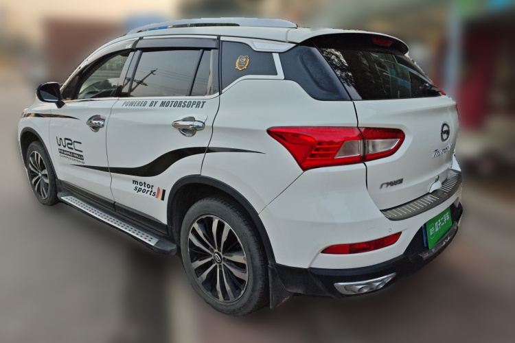 广汽传祺 传祺GS4 2015款 200T G-DCT豪华版车身外观5