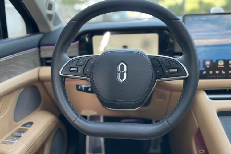 鸿蒙智行 问界M5 2022款 增程四驱旗舰版中控内饰7009