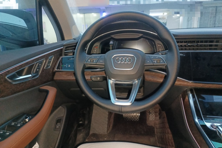 奥迪Q7 2023款 55 TFSI quattro S line运动型中控内饰13