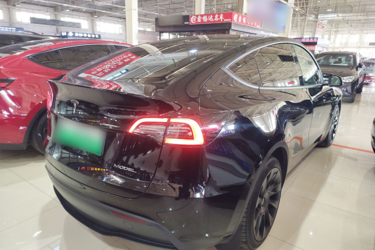 特斯拉 Model Y 2021款 标准续航后驱版车身外观7