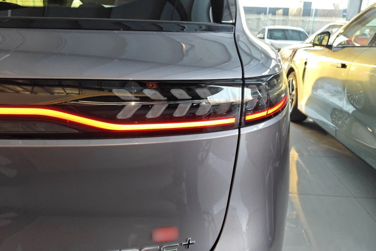 岚图汽车 岚图FREE 2025款 FREE+ 后驱乾崑版车身外观9