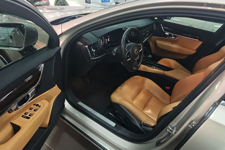 沃尔沃S90 2018款 T4 智远版中控内饰20
