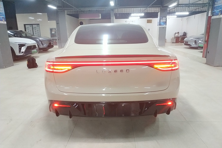 鸿蒙智行 智界S7 2025款 705km Pro车身外观6004