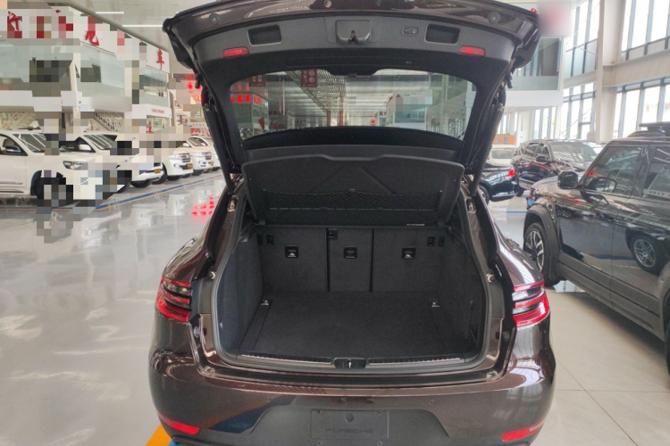 保时捷 2017款  Macan 2.0T机舱底盘23