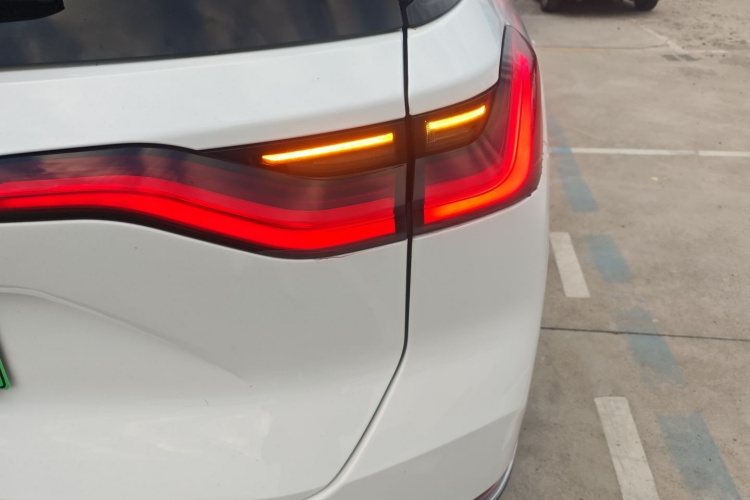 蔚来ES8 2020款 415KM 七座版车身外观6006