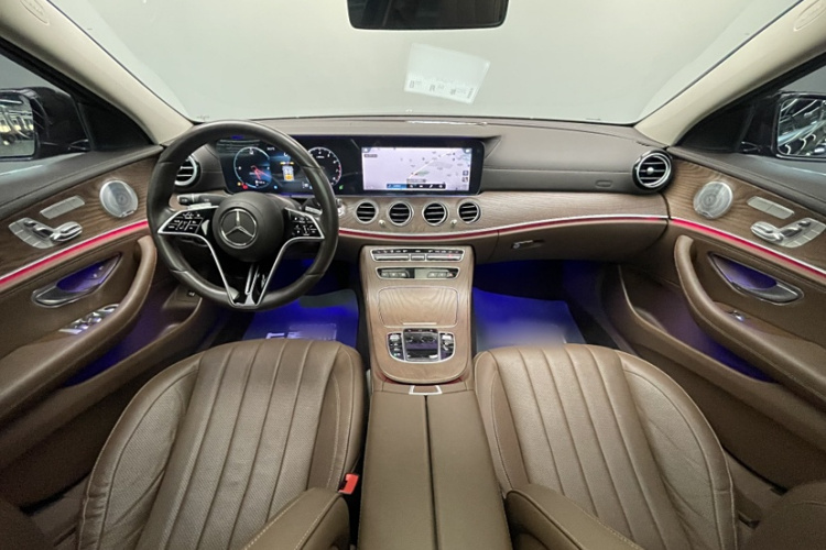 奔驰E级 2021款 E 300 L 尊贵型中控内饰7001