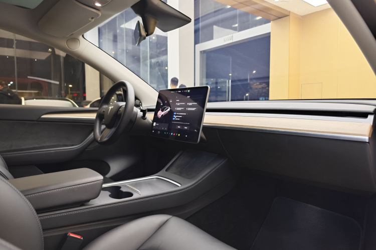 特斯拉 Model Y 2021款 标准续航后驱版中控内饰7014