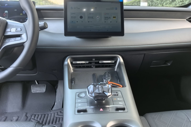比亚迪 秦PLUS 2025款 DM-i 智驾版 55KM领先型中控内饰7003