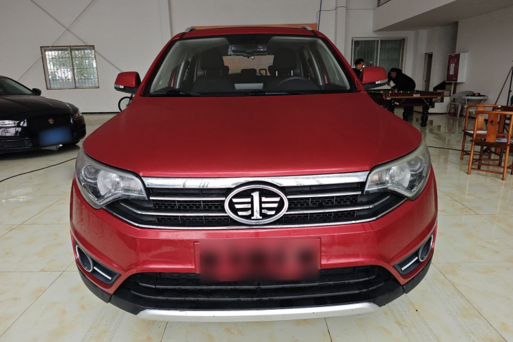 一汽 森雅R7 2016款 1.6L 手动尊贵型车身外观2