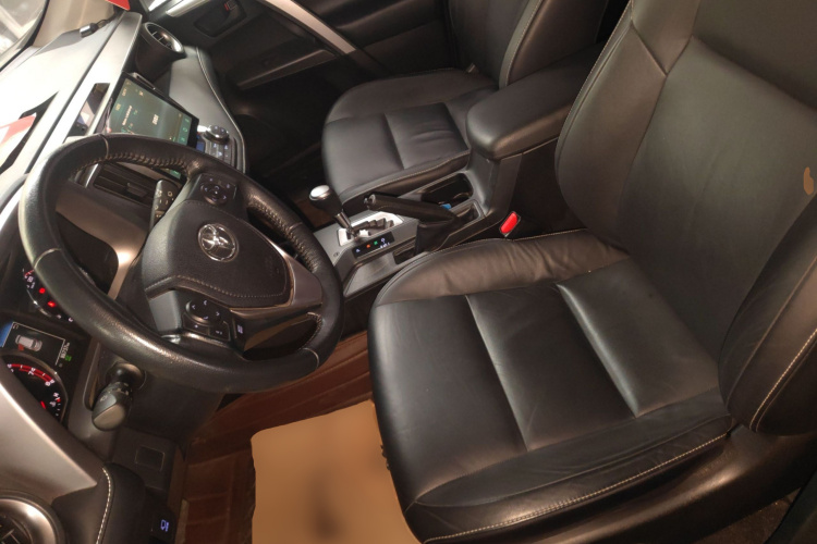 丰田 RAV4荣放 2016款 2.5L 自动四驱精英版局部细节19