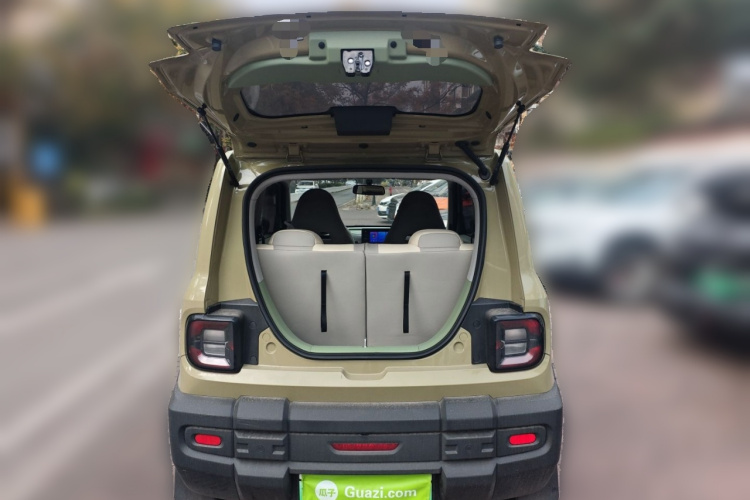 吉利银河 2025款 210km 熊猫骑士中控内饰23