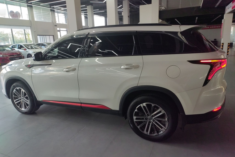 长安CS75 PLUS 2021款 1.5T 自动尊贵型车身外观4