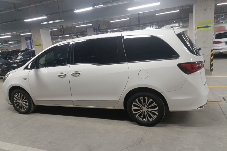 别克GL8 2021款 陆上公务舱 652T 豪华型车身外观4