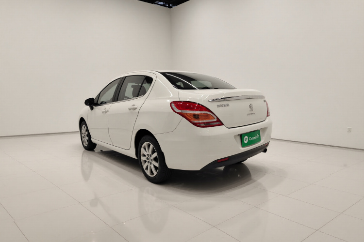 标致308 2014款 乐享版 经典 1.6L 手动风尚型车身外观5