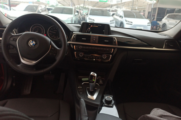 宝马3系 2016款 316i 时尚型中控内饰7002